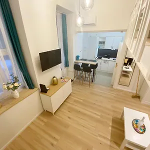 Apartment Goldart Design In The Heart Of, Budapest